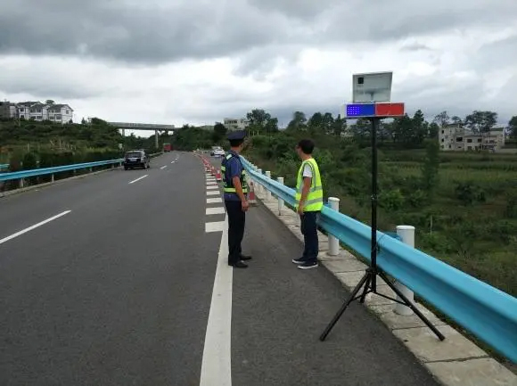 玉林高速公路钢护栏